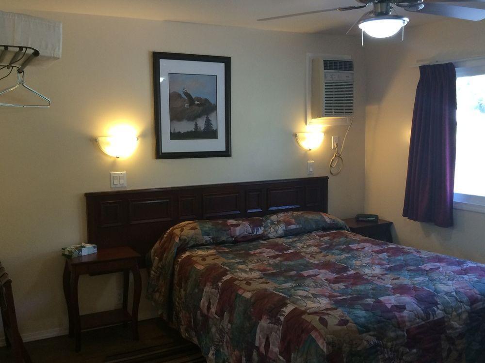 Johnny'S Motel Grand Forks Eksteriør bilde